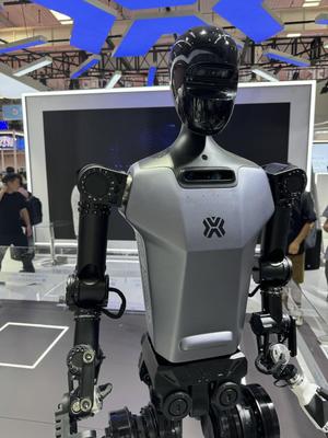 進(jìn)廠“打工”、人機(jī)共融 解碼人形機(jī)器人發(fā)展新趨勢